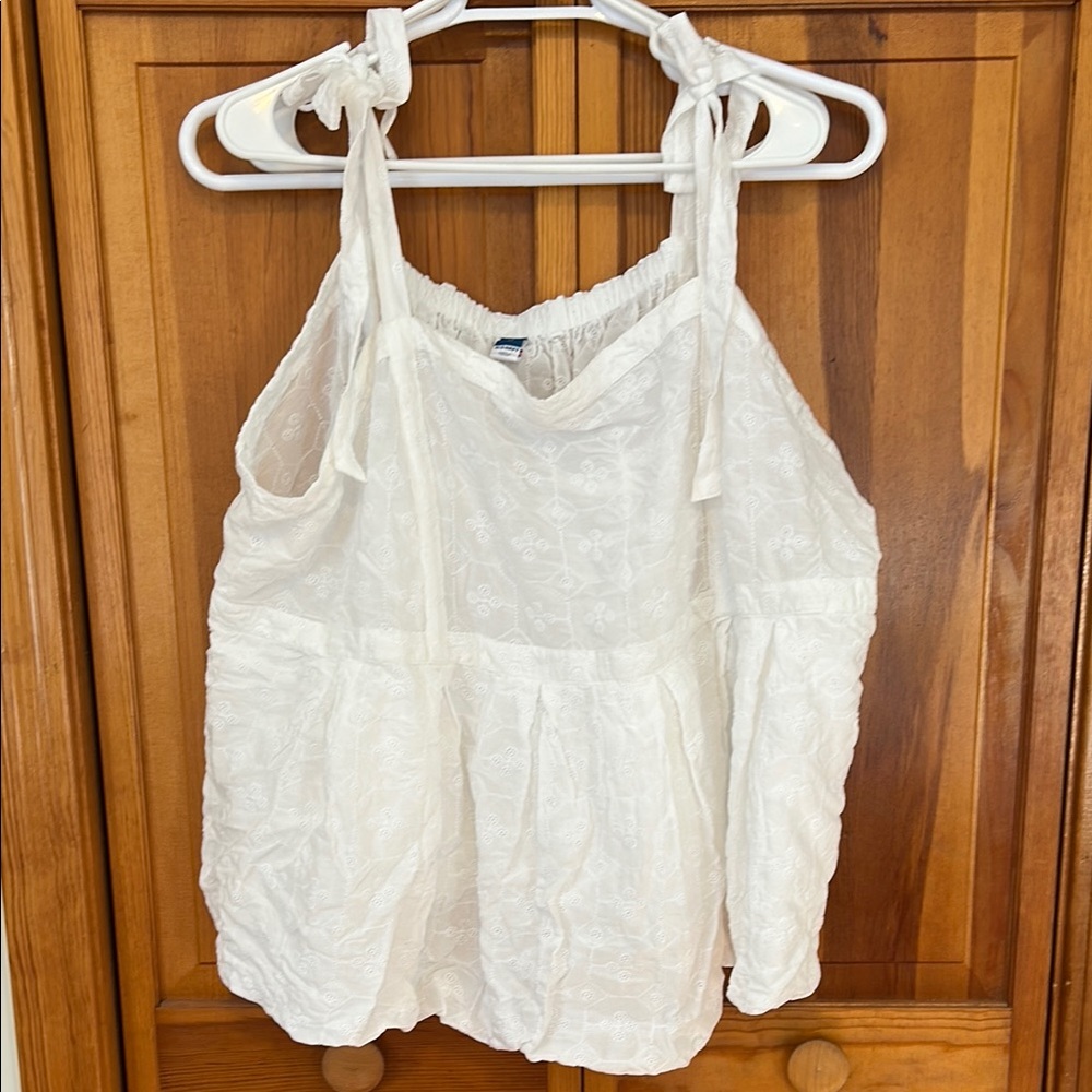 Old Navy White Eyelet Tie‑Front Crop Tank Plus 4X NWT Swing Style
